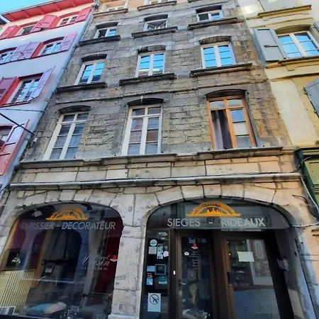 Vieille Apartment *